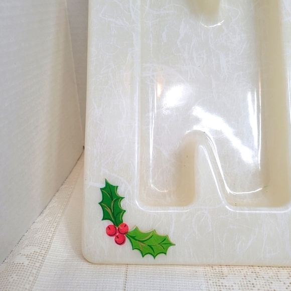 Vintage Noel Molded Plastic Serving Tray - Picture 3 of 12